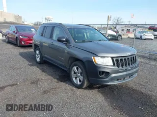 2013 Jeep Compass Latitude with VIN 1C4NJDEB7DD261645, listed as a IAAI auction lot 41948272 with 86,008 mi miles. Bid and sale history available at carsss.com. Image 1.
