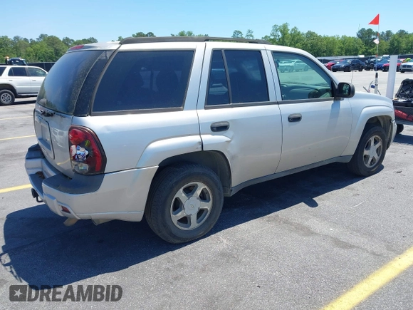 2006 Chevrolet TrailBlazer LS with VIN 1GNDS13S762123961, listed as a IAAI auction lot 42122088 with 241,349 mi miles and . Bid and sale history available at DreamBid. Image 4.