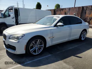 2015 BMW 7 Series 750i z VIN WBAYA8C53FG197751, wystawiony jako Copart lot #56249135 z przebiegiem 98 514 mil mil oraz Szkoda całkowita • Salvage title. Historia ofert i sprzedaży dostępna na DreamBid. Obrazek 1.