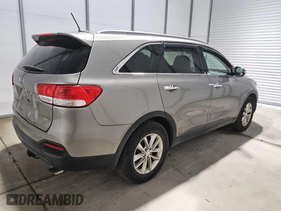 2017 Kia Sorento LX z VIN 5XYPGDA36HG284069, wystawiony jako Copart lot #56899345 z przebiegiem 106 724 mil mil oraz Czysty tytuł • Clean title. Historia ofert i sprzedaży dostępna na DreamBid. Obrazek 3.