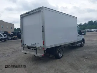 2020 Ford Transit z VIN 1FDBF6Z86LKA32278, wystawiony jako IAAI lot #42511403 z przebiegiem 94 821 mil mil oraz . Historia ofert i sprzedaży dostępna na DreamBid. Obrazek 4.