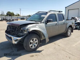 2005 Nissan Frontier LE z VIN 1N6AD07W95C417736, wystawiony jako Copart lot #55112835 z przebiegiem 217 251 mil mil oraz Szkoda całkowita • Salvage title. Historia ofert i sprzedaży dostępna na DreamBid. Obrazek 1.