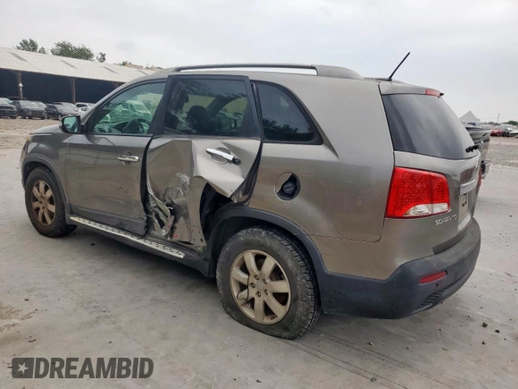 2012 Kia Sorento LX z VIN 5XYKT3A6XCG220216, wystawiony jako Copart lot #57467095 z przebiegiem 116 672 mil mil oraz Szkoda całkowita • Salvage title. Historia ofert i sprzedaży dostępna na DreamBid. Obrazek 2.