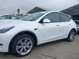 2024 Tesla Model Y Long Range with VIN 7SAYGDEEXRF059620, listed as a IAAI auction lot 42190425 with 16,682 mi miles. Bid and sale history available at carsss.com. Image 14.