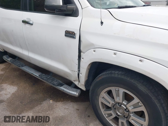 2015 Toyota Tundra Platinum z VIN 5TFGY5F14FX178336, wystawiony jako IAAI lot #42468099 z przebiegiem 239 977 mil mil oraz . Historia ofert i sprzedaży dostępna na DreamBid. Obrazek 6.