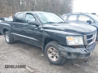 2008 Dodge Dakota SXT z VIN 1D7HW38K98S626841, wystawiony jako IAAI lot #42052680 z przebiegiem 194 127 mil mil oraz . Historia ofert i sprzedaży dostępna na DreamBid. Obrazek 1.