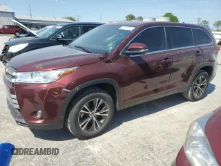 2019 Toyota Highlander LE z VIN 5TDZZRFH4KS305161, wystawiony jako Copart lot #56507345 z przebiegiem 28 898 mil mil oraz Szkoda całkowita • Salvage title. Historia ofert i sprzedaży dostępna na DreamBid. Obrazek 1.