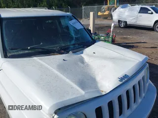 2015 Jeep Patriot Latitude with VIN 1C4NJPFB8FD220119, listed as a IAAI auction lot 41629305 with 90,753 mi miles and . Bid and sale history available at DreamBid. Image 13.