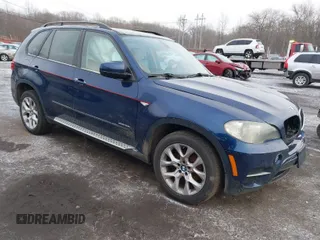 2011 BMW X5 35i with VIN 5UXZV4C54BL738262, listed as a IAAI auction lot 41633474 with 173,914 mi miles. Bid and sale history available at carsss.com. Image 1.