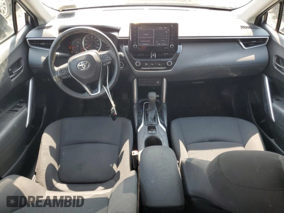 2022 Toyota Corolla Cross LE z VIN 7MUCAAAG1NV019209, wystawiony jako Copart lot #52575315 z przebiegiem 35 338 mil mil oraz Szkoda całkowita • Salvage title. Historia ofert i sprzedaży dostępna na DreamBid. Obrazek 8.