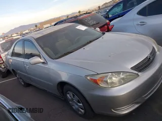 2004 Toyota Camry LE z VIN 4T1BE32K14U283030, wystawiony jako IAAI lot #41075626 z przebiegiem 111 006 mil mil oraz . Historia ofert i sprzedaży dostępna na DreamBid. Obrazek 1.