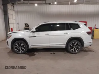 2024 Volkswagen Atlas SEL Premium R-Line z VIN 1V2FR2CA0RC507586, wystawiony jako IAAI lot #40921678 z przebiegiem 26 996 mil mil oraz . Historia ofert i sprzedaży dostępna na DreamBid. Obrazek 14.