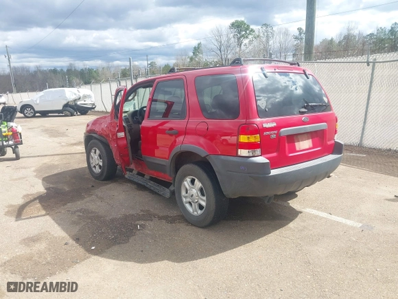 2002 Ford Escape XLT Choice with VIN 1FMYU03192KD83290, listed as a IAAI auction lot 41719117 with 179,056 mi miles. Bid and sale history available at carsss.com. Image 3.