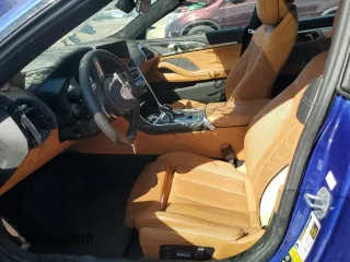 2023 BMW 8 Series M850i z VIN WBAGV8C08PCK41272, wystawiony jako Copart lot #77442574 z przebiegiem Nie podano mil oraz Szkoda całkowita • Salvage title. Historia ofert i sprzedaży dostępna na DreamBid. Obrazek 7.