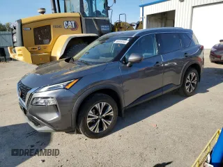 2021 Nissan Rogue SV z VIN 5N1AT3BB2MC801136, wystawiony jako Copart lot #56646995 z przebiegiem 40 673 mil mil oraz Szkoda całkowita • Salvage title. Historia ofert i sprzedaży dostępna na DreamBid. Obrazek 1.