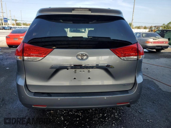 2012 Toyota Sienna XLE AAS z VIN 5TDYK3DC7CS220708, wystawiony jako Copart lot #58295075 z przebiegiem 154 529 mil mil oraz Szkoda całkowita • Salvage title. Historia ofert i sprzedaży dostępna na DreamBid. Obrazek 6.