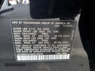 2025 Volkswagen Atlas SE z VIN 1V2WR2CA7SC519675, wystawiony jako Copart lot #55693255 z przebiegiem 3 869 mil mil oraz Czysty tytuł • Clean title. Historia ofert i sprzedaży dostępna na DreamBid. Obrazek 14.