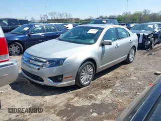 2010 Ford Fusion Hybrid z VIN 3FADP0L38AR411074, wystawiony jako IAAI lot #41928348 z przebiegiem 79 306 mil mil oraz . Historia ofert i sprzedaży dostępna na DreamBid. Obrazek 2.