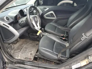 2012 Smart fortwo Pure z VIN WMEEJ3BA2CK519118, wystawiony jako Copart lot #57813115 z przebiegiem 127 472 mil mil oraz Tytuł czysty. Historia ofert i sprzedaży dostępna na DreamBid. Obrazek 7.