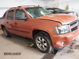 2007 Chevrolet Avalanche LTZ z VIN 3GNFK12397G208005, wystawiony jako IAAI lot #42409777 z przebiegiem 246 870 mil mil oraz . Historia ofert i sprzedaży dostępna na DreamBid. Obrazek 1.