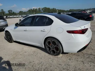 2023 Alfa Romeo Giulia Veloce z VIN ZARFAMBN3P7669720, wystawiony jako Copart lot #71824654 z przebiegiem 10 965 mil mil oraz Szkody całkowita. Historia ofert i sprzedaży dostępna na DreamBid. Obrazek 2.