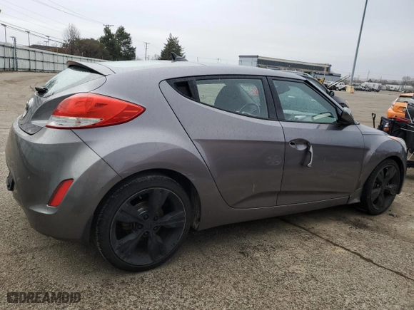 2015 Hyundai Veloster with VIN KMHTC6AD2FU235151, listed as a Copart auction lot 43692675 with 105,798 mi miles and Clean Title. Bid and sale history available at carsss.com. Image 3.