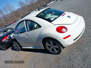 2008 Volkswagen New Beetle Coupe Triple White with VIN 3VWFW31C48M519108, listed as a IAAI auction lot 41582045 with 116,682 mi miles. Bid and sale history available at carsss.com. Image 15.