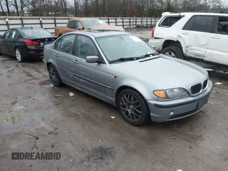2005 BMW 3 Series 325i with VIN WBAEV33445KX10986, listed as a IAAI auction lot 41560642 with 176,386 mi miles. Bid and sale history available at carsss.com. Image 1.