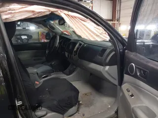 2009 Toyota Tacoma with VIN 3TMLU42N79M027885, listed as a IAAI auction lot 41146330 with 261,832 mi miles and . Bid and sale history available at DreamBid. Image 5.