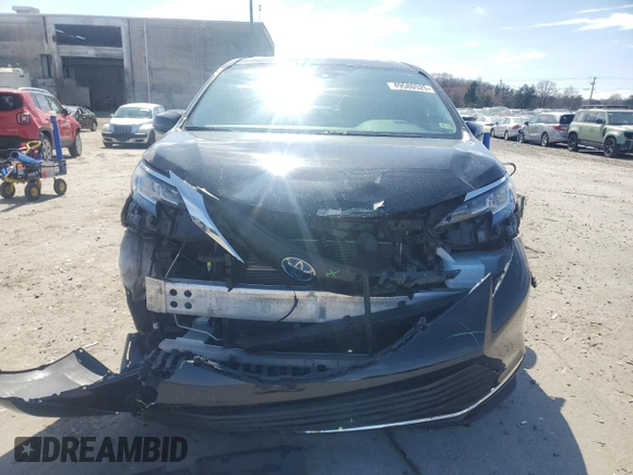 2021 Toyota Sienna XLE with VIN 5TDJSKFC6MS022731, listed as a Copart auction lot 49580525 with 204,889 mi miles and Salvage Title. Bid and sale history available at carsss.com. Image 5.