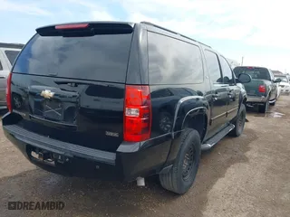 2010 Chevrolet Suburban LT with VIN 1GNUKJE39AR175422, listed as a IAAI auction lot 41561047 with 1 mi miles. Bid and sale history available at carsss.com. Image 4.