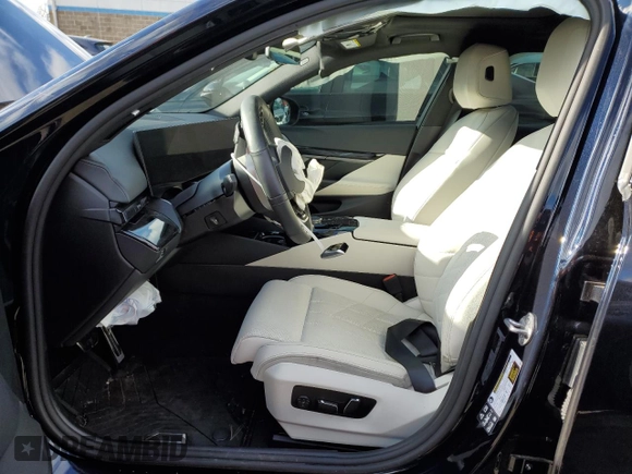 2024 BMW 5 Series 540i xDrive with VIN WBA63FJ0XRCS21259, listed as a Copart auction lot 84706904 with 0 mi miles and Salvage Title. Bid and sale history available at carsss.com. Image 7.