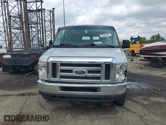 2009 Ford Econoline Passenger XL with VIN 1FBSS31L29DA36439, listed as a Copart auction lot 44384085 with 203,939 mi miles and Salvage title. Bid and sale history available at DreamBid. Image 5.