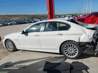 2013 BMW 5 Series 535i xDrive z VIN WBAFU7C59DDU76175, wystawiony jako IAAI lot #41433212 z przebiegiem 108 175 mil mil oraz . Historia ofert i sprzedaży dostępna na DreamBid. Obrazek 15.