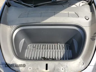 2024 Tesla Model Y Long Range z VIN 7SAYGDEE3RA234223, wystawiony jako Copart lot #51784185 z przebiegiem 24 257 mil mil oraz Szkoda całkowita • Salvage title. Historia ofert i sprzedaży dostępna na DreamBid. Obrazek 11.