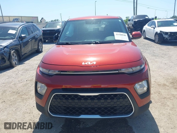 2022 Kia Soul LX with VIN KNDJ23AU9N7825549, listed as a IAAI auction lot 41940946 with 32,453 mi miles. Bid and sale history available at carsss.com. Image 12.