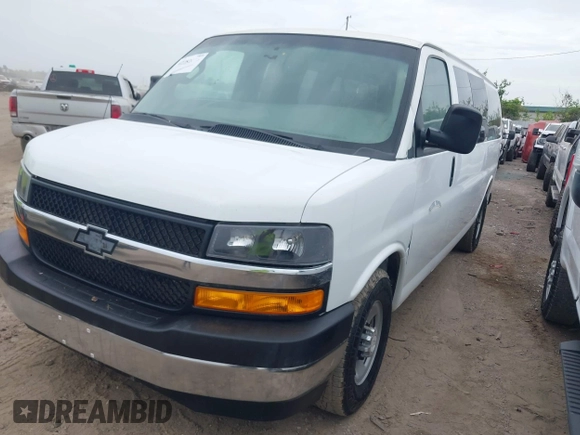2017 Chevrolet Express Passenger LT z VIN 1GAZGPFG6H1203750, wystawiony jako IAAI lot #42782626 z przebiegiem 193 843 mil mil oraz . Historia ofert i sprzedaży dostępna na DreamBid. Obrazek 17.