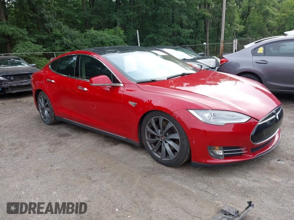 2013 Tesla Model S Performance с VIN 5YJSA1DP1DFP10048, выставлен на аукционе IAAI как лот 42523396 с пробегом 135 396 миль миль и . История ставок и продаж доступна на DreamBid. Изображение 1.