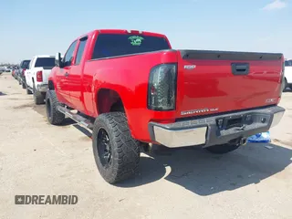 2008 GMC Sierra 1500 SL z VIN 1GTEC19C18Z141926, wystawiony jako IAAI lot #41671733 z przebiegiem 296 122 mil mil oraz . Historia ofert i sprzedaży dostępna na DreamBid. Obrazek 3.