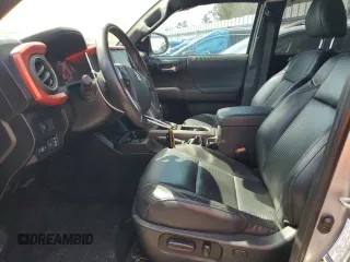 2020 Toyota Tacoma SR5 z VIN 3TMCZ5AN7LM308097, wystawiony jako Copart lot #48548315 z przebiegiem 83 628 mil mil oraz Szkoda całkowita • Salvage title. Historia ofert i sprzedaży dostępna na DreamBid. Obrazek 7.
