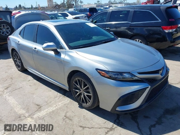 2023 Toyota Camry SE z VIN 4T1T11AK0PU833313, wystawiony jako IAAI lot #41743288 z przebiegiem 25 195 mil mil oraz . Historia ofert i sprzedaży dostępna na DreamBid. Obrazek 1.
