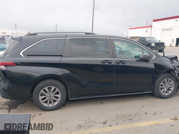 2022 Toyota Sienna LE z VIN 5TDKSKFC1NS042455, wystawiony jako IAAI lot #41921094 z przebiegiem 84 810 mil mil oraz . Historia ofert i sprzedaży dostępna na DreamBid. Obrazek 13.
