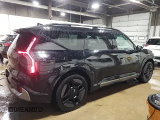 2024 Kia EV9 GT-Line with VIN KNDAEFS58R6021920, listed as a Copart auction lot 87804715 with 17,047 mi miles and Salvage Title. Bid and sale history available at carsss.com. Image 3.