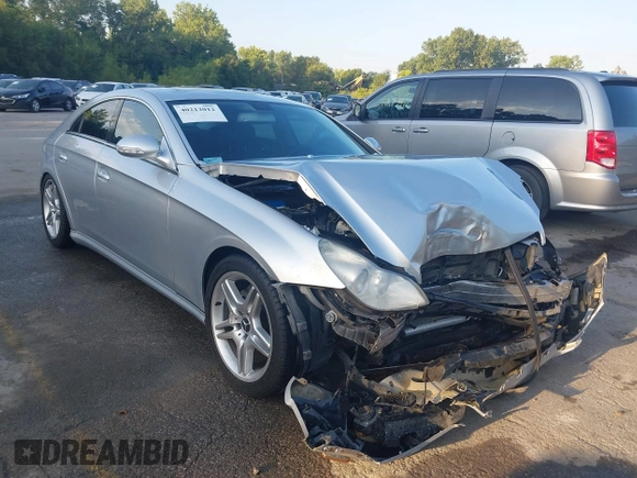 2006 Mercedes-Benz CLS-Class with VIN WDDDJ75X76A062548, listed as a IAAI auction lot 40212012 with 117,233 mi miles. Bid and sale history available at carsss.com. Image 1.