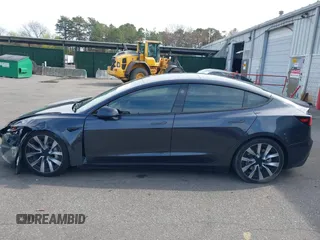 2024 Tesla Model 3 z VIN 5YJ3E1EA4RF742745, wystawiony jako IAAI lot #42085235 z przebiegiem 28 094 mil mil oraz . Historia ofert i sprzedaży dostępna na DreamBid. Obrazek 14.