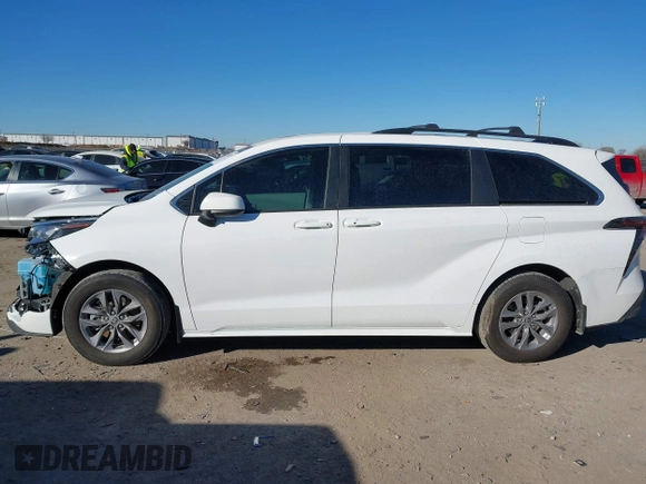 2024 Toyota Sienna LE with VIN 5TDBRKEC0RS217006, listed as a IAAI auction lot 41389239 with 23,983 mi miles. Bid and sale history available at carsss.com. Image 14.