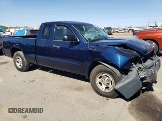 2007 Dodge Dakota z VIN 1D7HW22P57S200738, wystawiony jako Copart lot #72445744 z przebiegiem 141 876 mil mil oraz Szkoda całkowita • Salvage title. Historia ofert i sprzedaży dostępna na DreamBid. Obrazek 4.