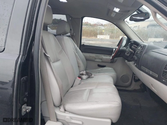 2008 Chevrolet Silverado 1500 LT w/1LT with VIN 2GCEK190181186026, listed as a IAAI auction lot 40695869 with 146,514 mi miles. Bid and sale history available at carsss.com. Image 5.
