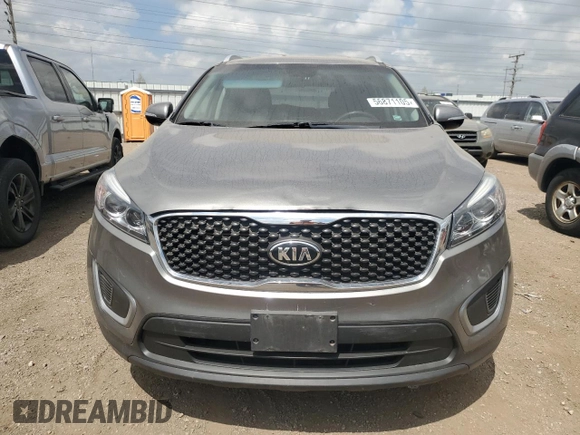 2017 Kia Sorento LX z VIN 5XYPG4A33HG329565, wystawiony jako Copart lot #56871105 z przebiegiem 92 652 mil mil oraz Szkoda całkowita • Salvage title. Historia ofert i sprzedaży dostępna na DreamBid. Obrazek 5.