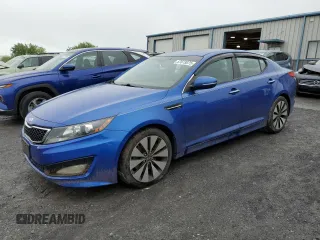 2011 Kia Optima SX z VIN KNAGR4A6XB5109812, wystawiony jako Copart lot #57073075 z przebiegiem 157 953 mil mil oraz Czysty tytuł • Clean title. Historia ofert i sprzedaży dostępna na DreamBid. Obrazek 1.